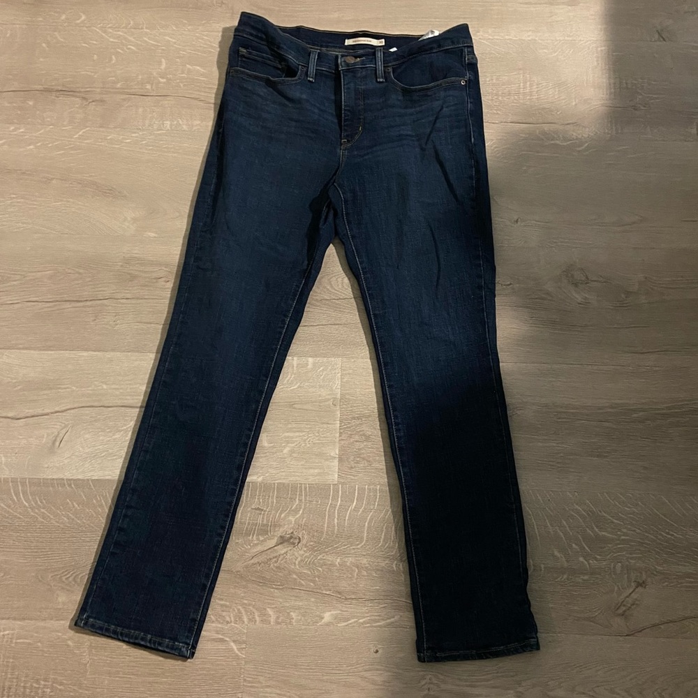 Levis shaping slim